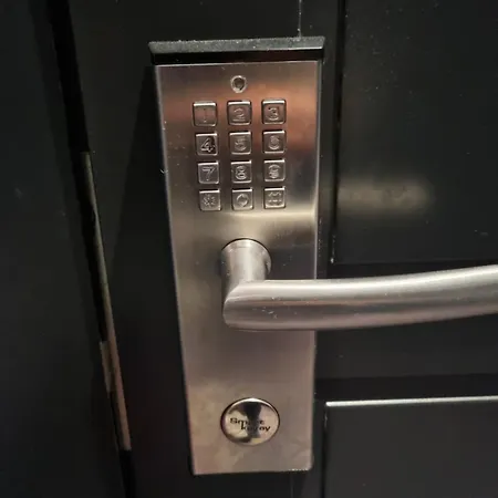 Rukavalley Unique46 In - Out רוקה